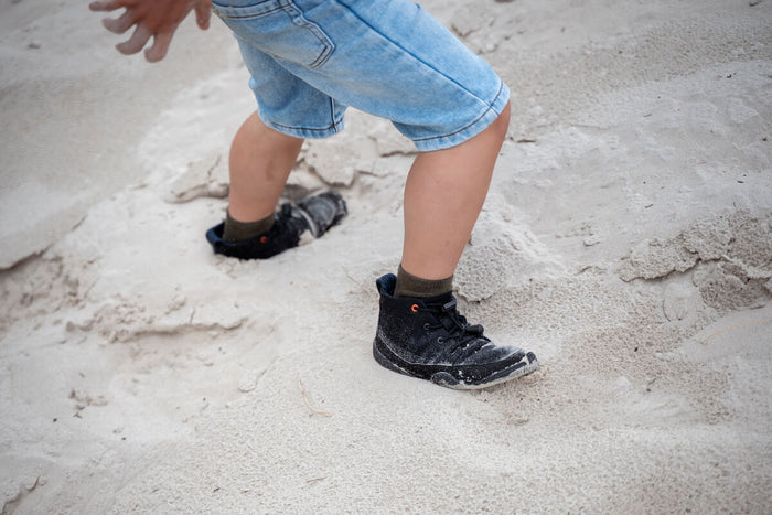 wildling-shoes-atmo-black-kids-02a.jpg.jpg