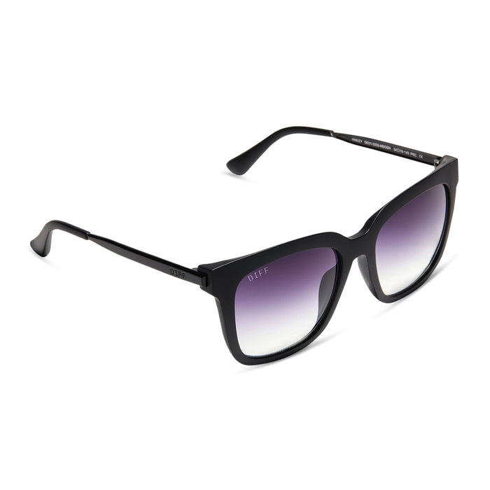 diff eyewear hailey square sunglasses with a matte black frame and grey gradient sharp lenses detailed view