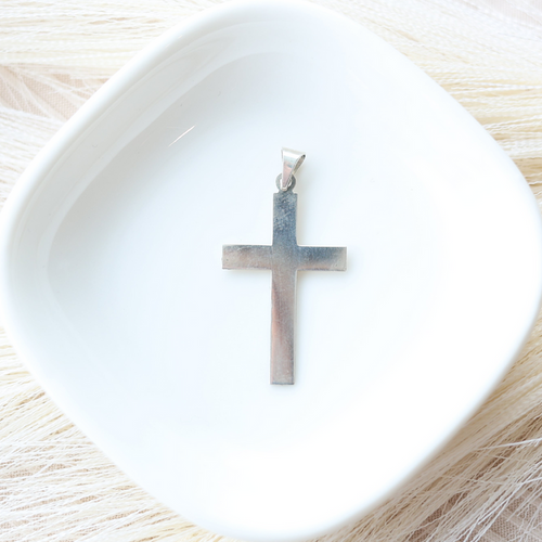 Medium Flat Cross Pendant